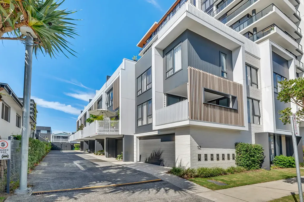 2/12 Seventh Avenue, Palm Beach, QLD 4221