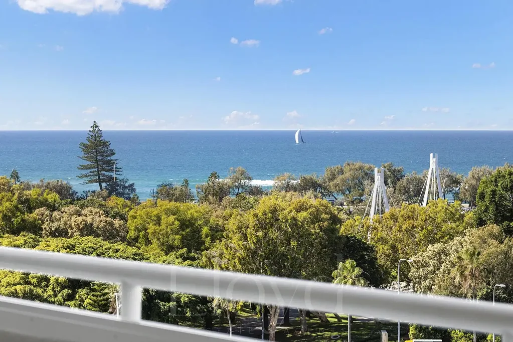 Surfers Paradise 3房  A Beautifully Renovated Residence with Ocean Views & Resort-Style Living.
