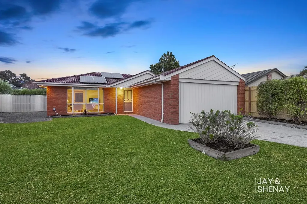 12 Julia Court, Cranbourne North, VIC 3977