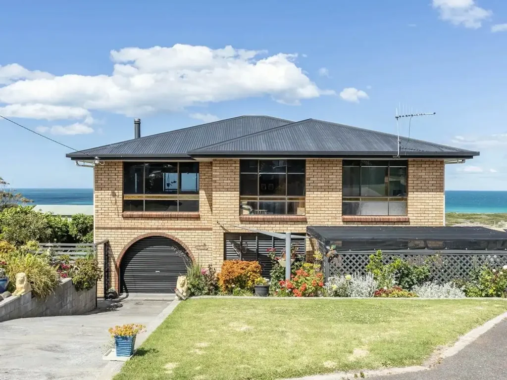 The Complete Package – Views, Versatility & Endless St