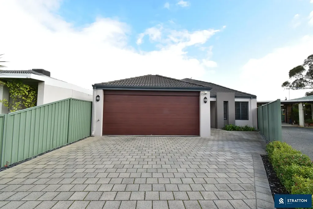 Spacious 4x2 Home with Theatre & Solar Panels