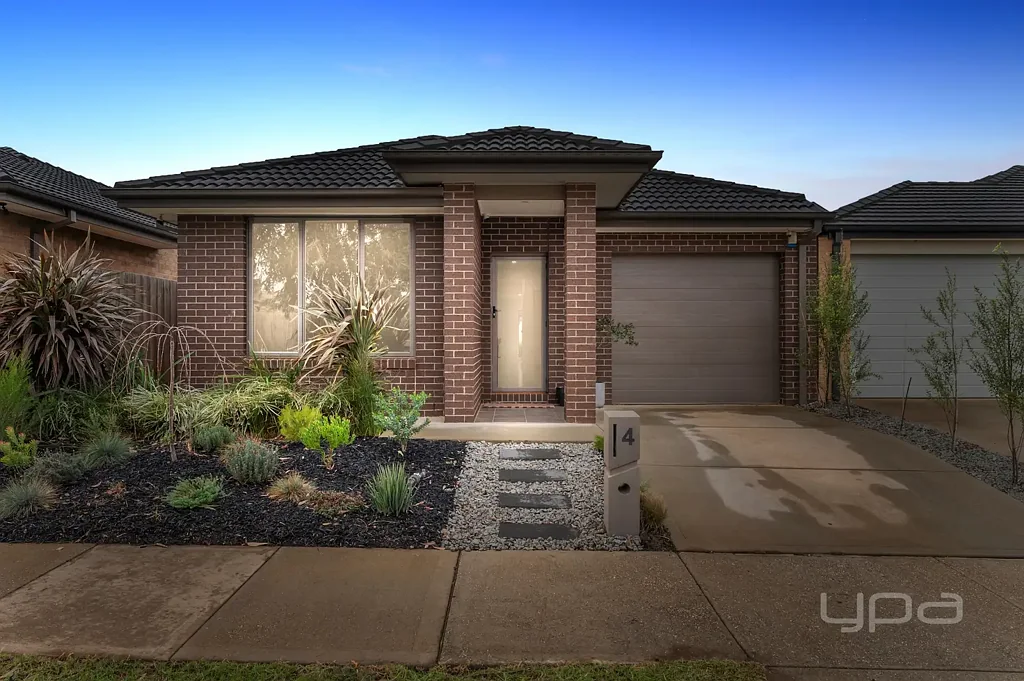 Weir Views 4 Bedroom STUNNING HOME IN PRIME LOCATION!