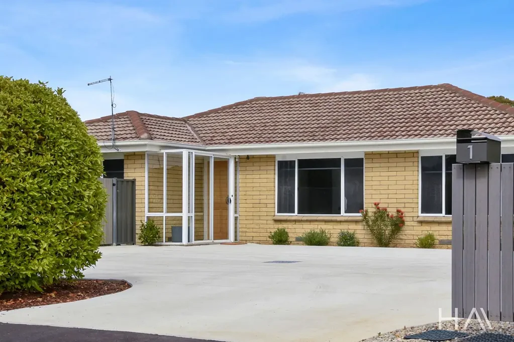 Summerhill 3房  Updated, Easy Living in Sought-After Summerhill
