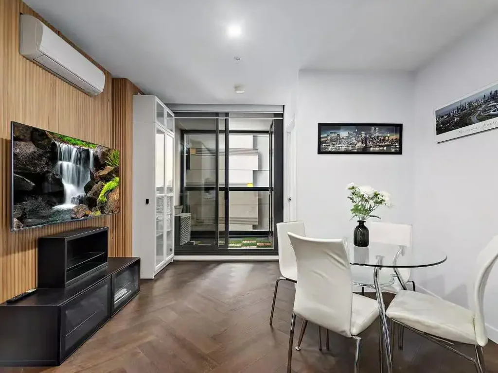 Melbourne 1ਬੈੱਡਰੂਮ Stylishly Renovated 1-Bedroom with Uni High School Zone Advantage