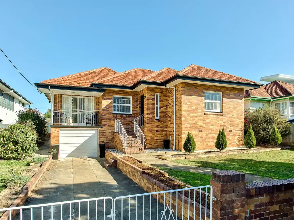 Wavell Heights 3ਬੈੱਡਰੂਮ DRESS CIRCLE LOCATION - STUNING RENOVATION!