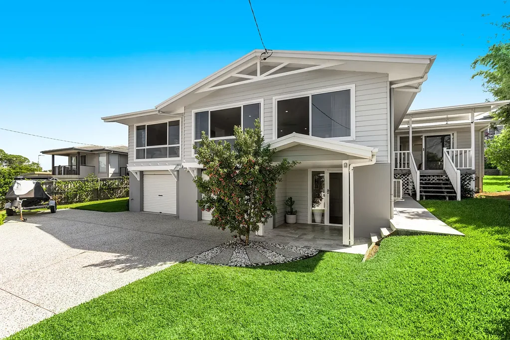 Banora Point 4房  IMMACULATE COASTAL STYLE LIVING WITH STUNNING WATER VIEWS