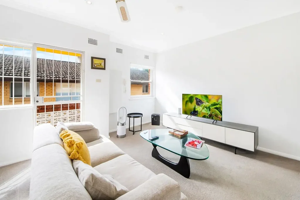 Modern 1-Bed Apartment near Coogee Beach with Lock-Up Garage & Laundry