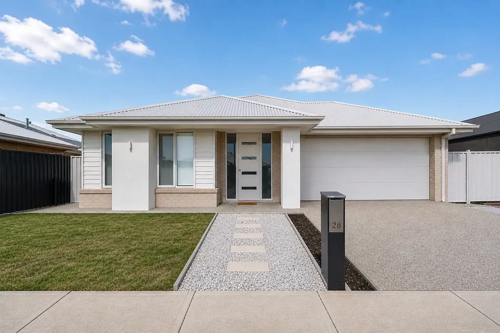 Yarrawonga 4房  Stunning with side access!