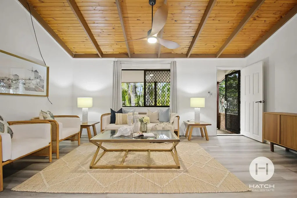 Browns Plains 3房 稀有直通通道 805m²阔地 巨大棚屋超3m高 现代装修 开放式布局 公私校近便 Big Block. Big Shed. Big Potential.