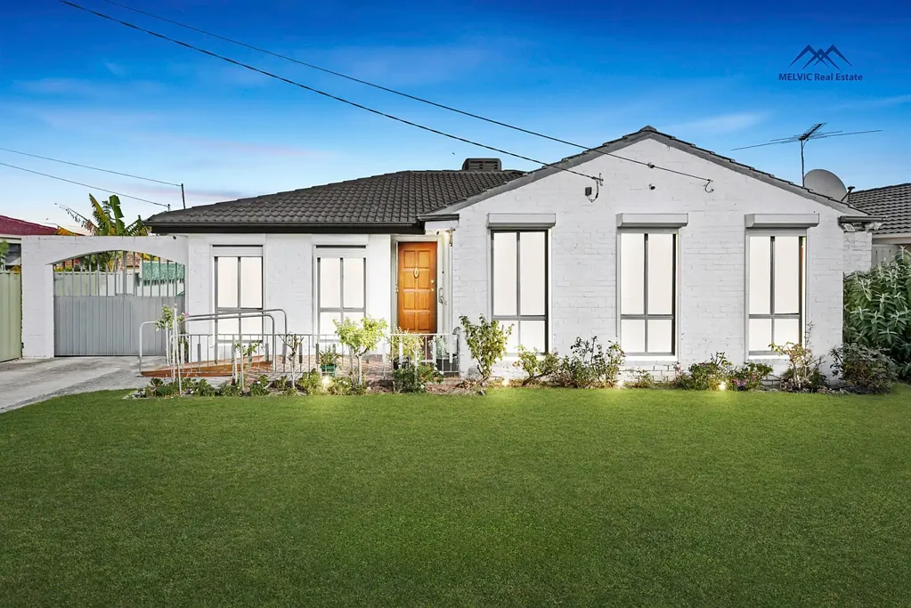 FAMILY LIVING IN A PRIME LOCATION- 16 CLARENCE AVENUE, KEYSBOROUGH