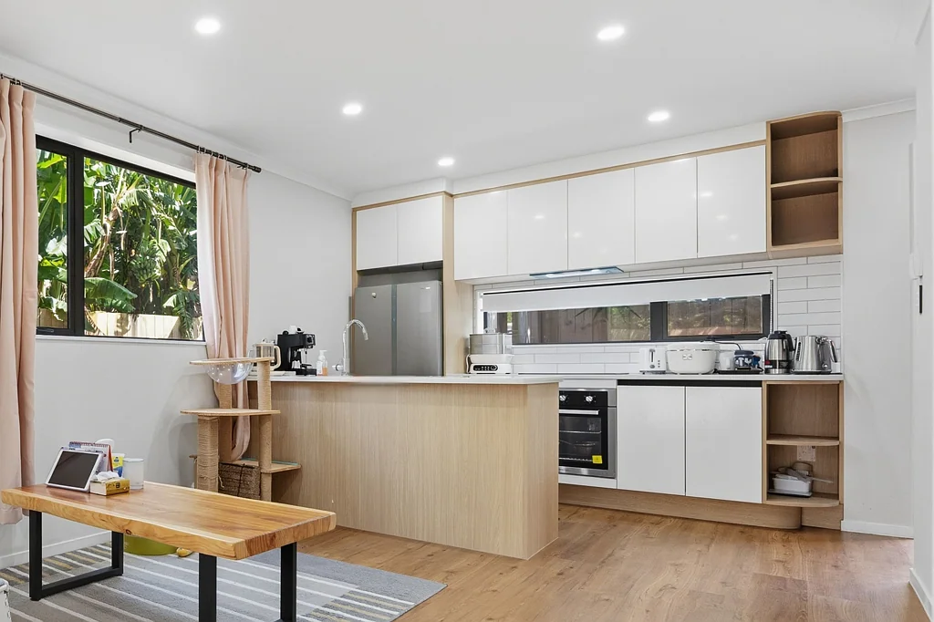 7/3 Royal View Road, Te Atatu South, Waitakere City, Auckland
