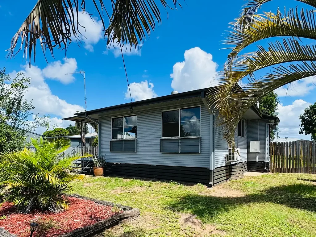 Moranbah 4Kwarto 4 BEDROOMS RENOVATED HOME IN QUIET CUL-DE-SAC, WALKING DISTANCE TO SHOPS!