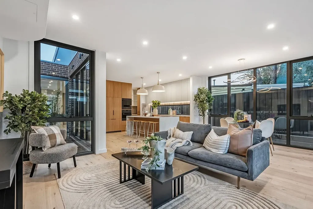 Brunswick 4房 建筑师设计奢邸 高端Smeg电器 遮盖户外区 双车库抛光地 毗邻Royal Park precinct High end luxury !