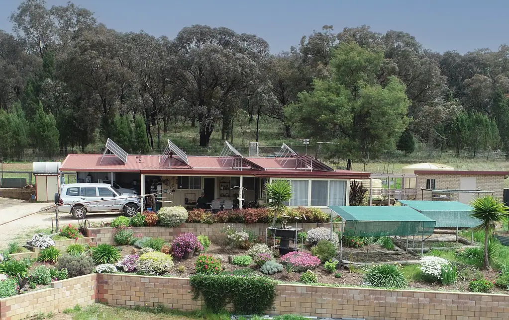 Molong  Position, Privacy, Tranquility