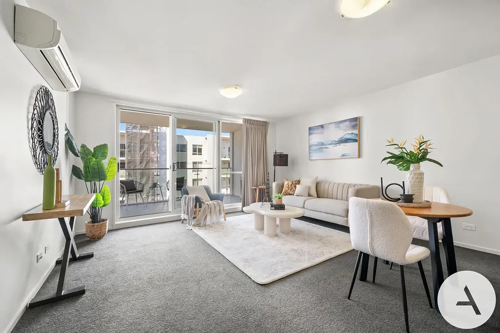 Belconnen 1房  East-Facing Spacious living with Balcony, Lifestyle and Convenience - Move-in Ready!