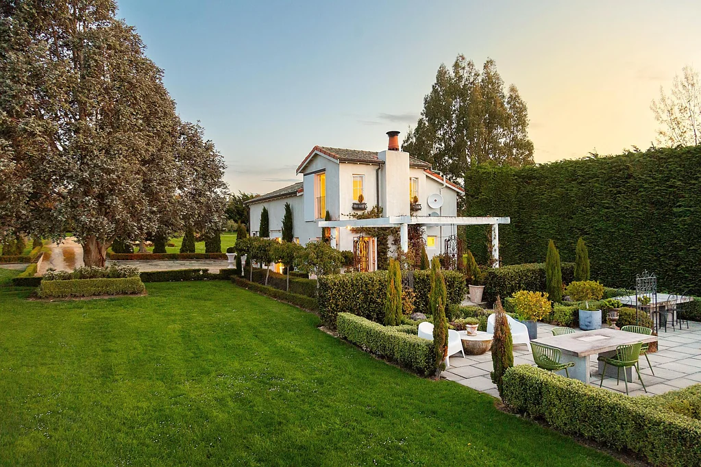 Martinborough 3غرفة نوم A Rare Tuscan Retreat in Martinborough