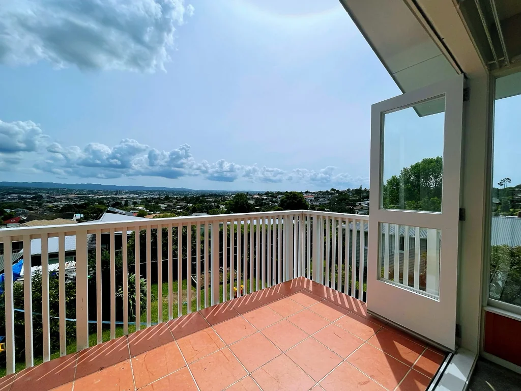 Sunny 4 Bedroom Family Home