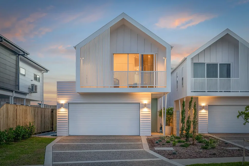 Lennox Head 4침실 Wake to Ocean Views in a Near New Lennox Head Sanctuary