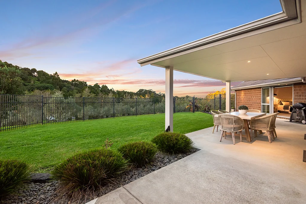 Dairy Flat 6 Bedroom Modern Country Living - Move-In Ready on 1 Ha+