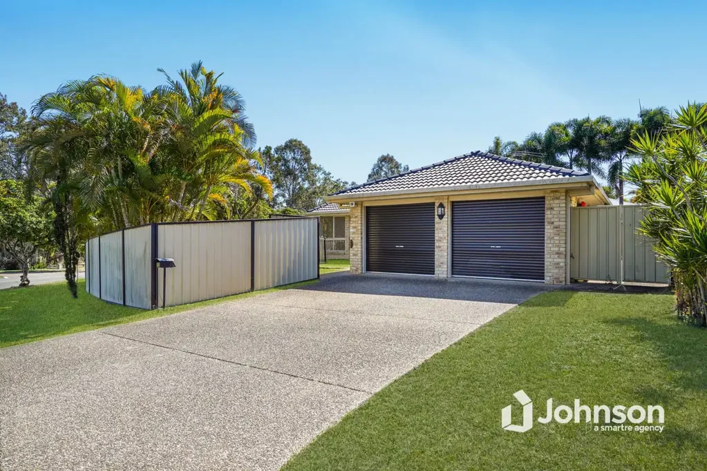 Regents Park 3Moenga Spacious Home on Private Block with Ducted Air-Con and Solar!