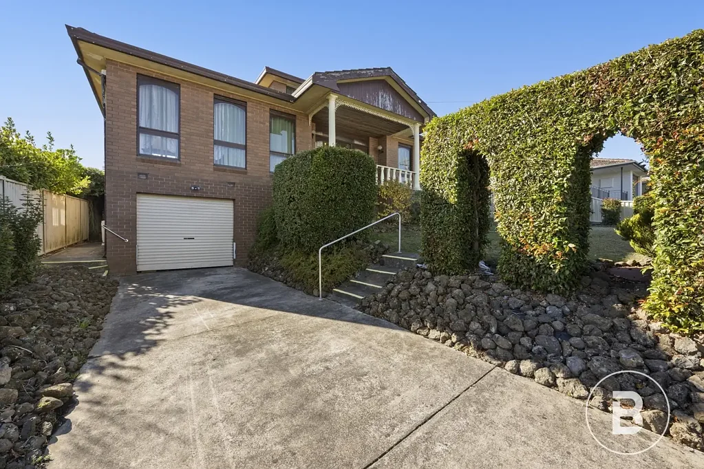 Ballarat North 3Zimmer LARGE FAMILY HOME WITH SWEEPING VIEWS.