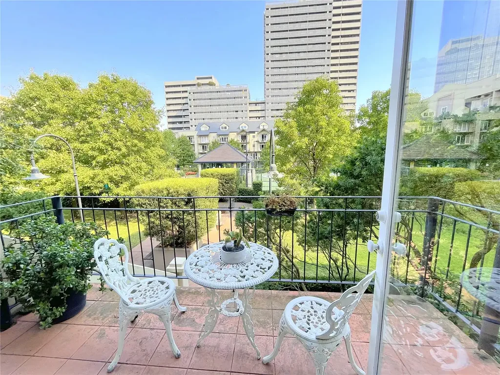 The Sutherland: Luxurious Two Bedroom Apartment in The Heart of Southbank!