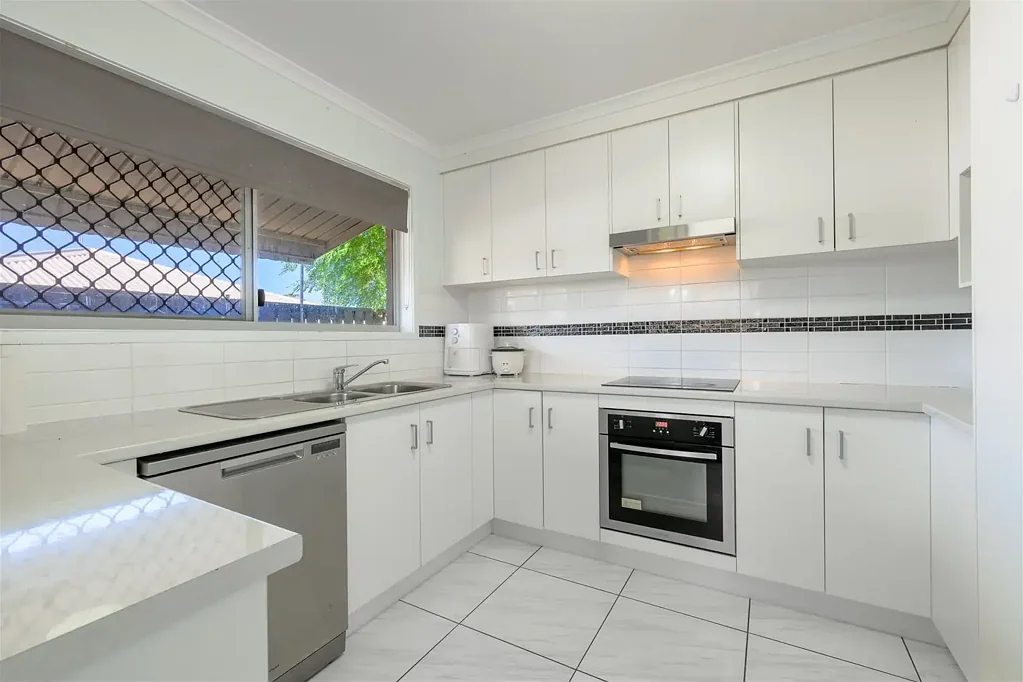 Clinton 3ਬੈੱਡਰੂਮ Modern Comfort, Fresh Interiors & Effortless Living