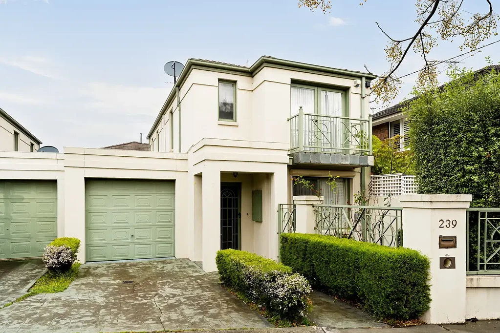 LARGE SPACIOUS 3 BEDROOM HOUSE IN A GREAT LOCATION (OPENS WILL BE CONCUCTED AFTER THE 6/10/25)