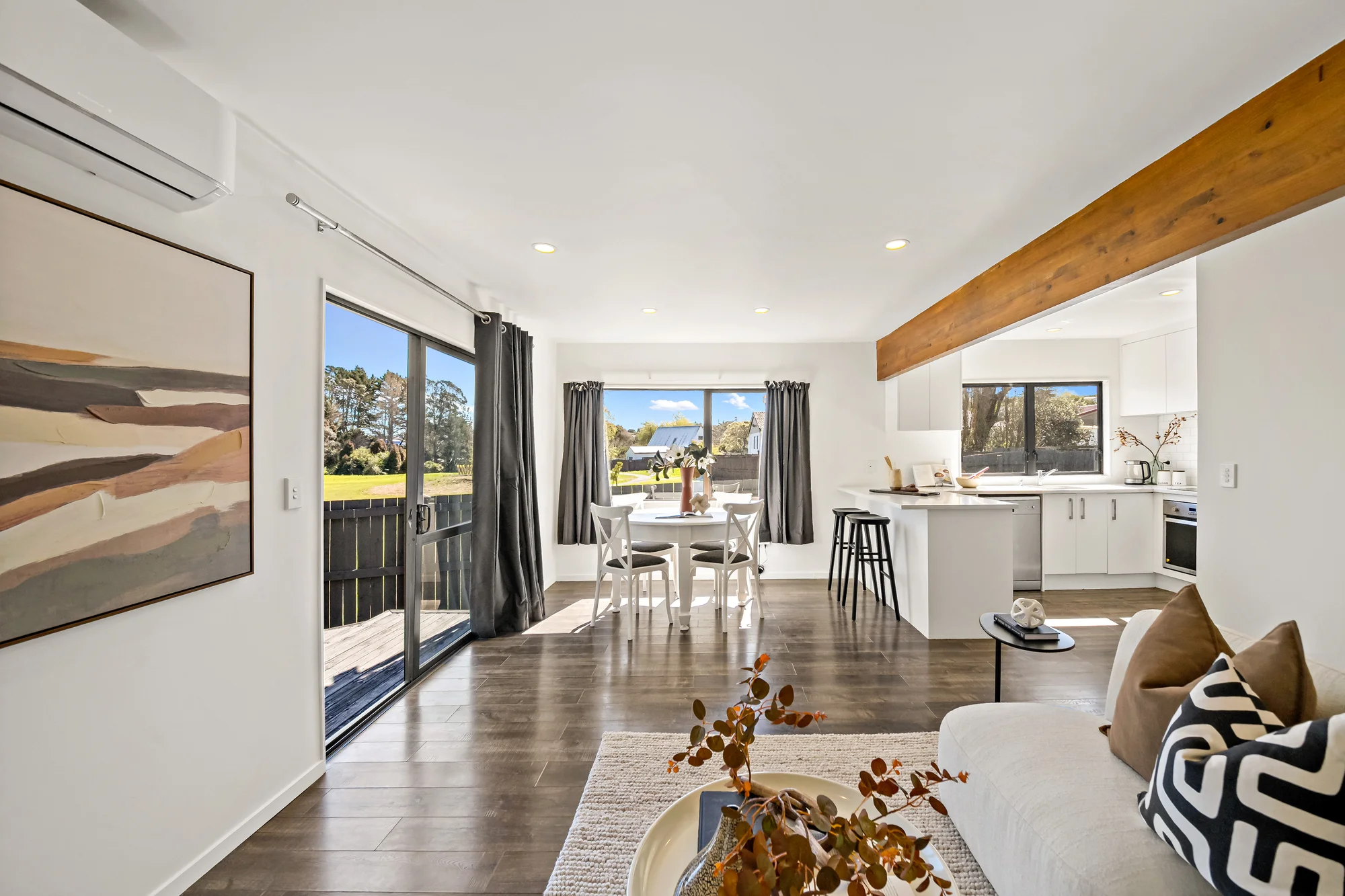 45 Fitzherbert Avenue, West Harbour, photo 2