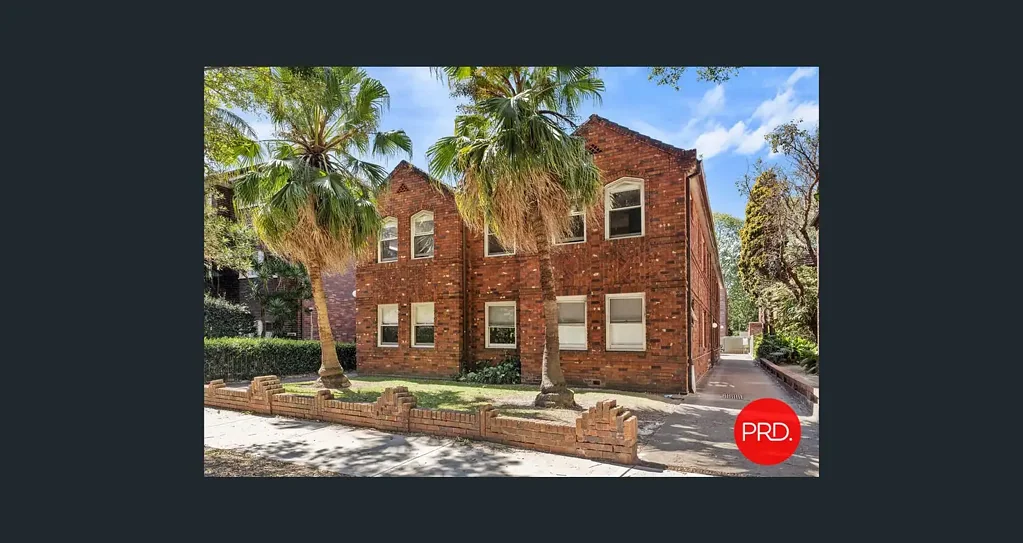 CHARMING TWO BEDROOM ART DECO APARTMENT!!!