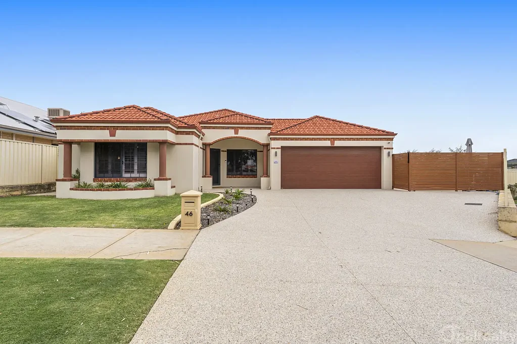 Baldivis 4 Bedroom Spacious and stylish family retreat with entertainer's alfresco and resort-style pool