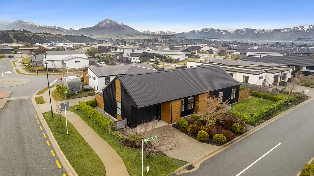 Albert Town 3 Bedroom Tidy, modern, and ready to enjoy