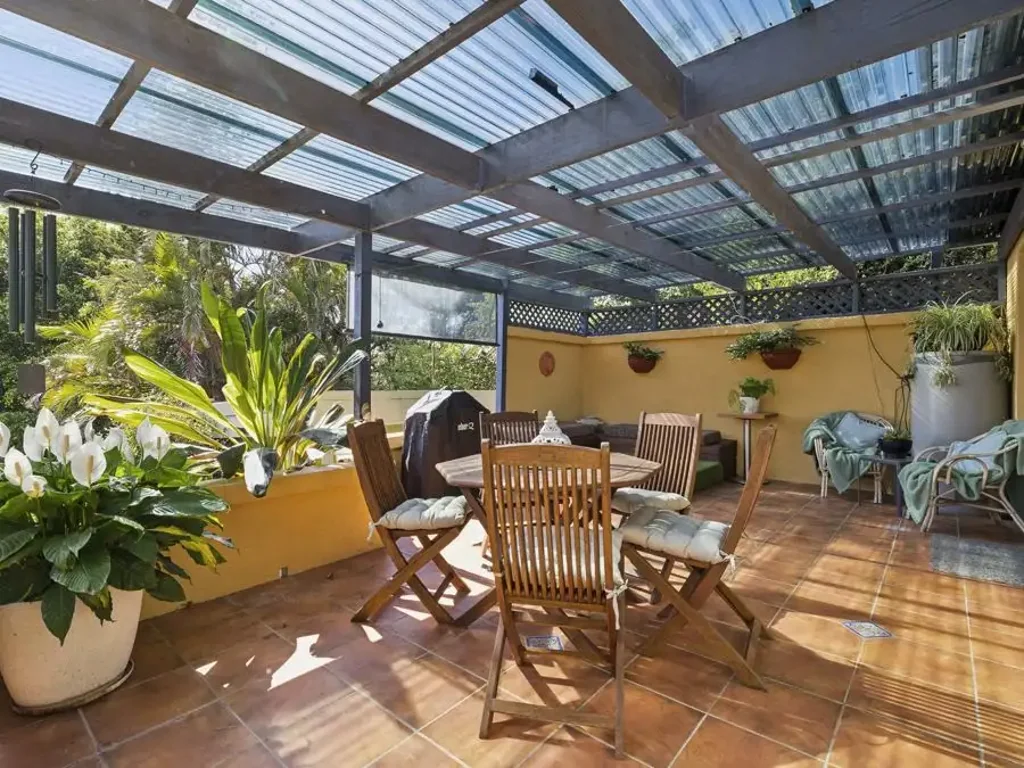 Coffs Harbour 4房  Cosy Contemporary Home with Dual Living...