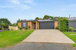 18 Hilltop Crescent, Heyfield