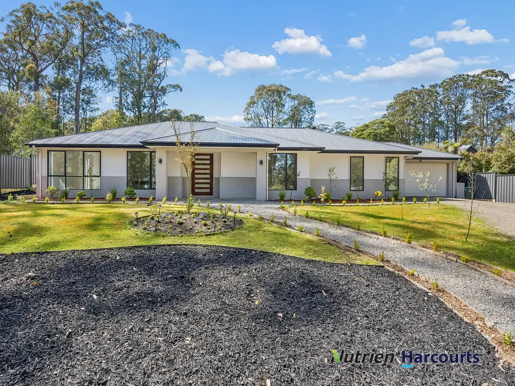 Kinglake 4कमरा A Masterpiece of Dark Elegance and Natural Serenity