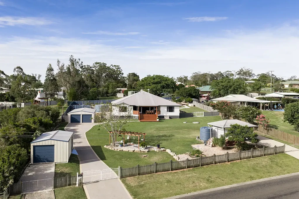 4 Lake Drive, Meringandan, QLD 4352
