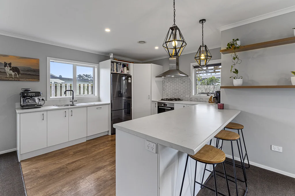 Otaki 3 Bedroom Open Plan Living with All Day Sun