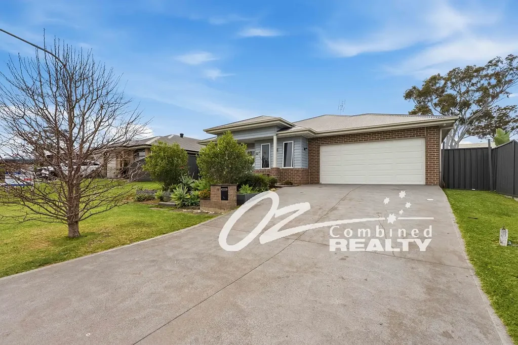 Sanctuary Point 4Kwarto Exceptional Family Living with Space for Everyone