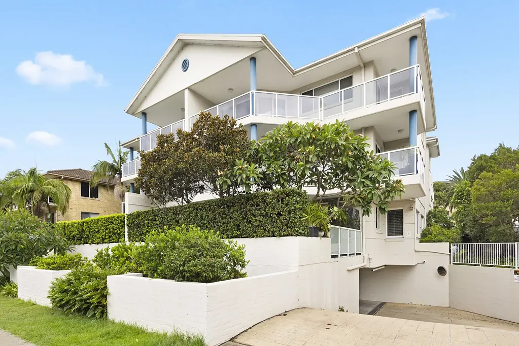 Narrabeen 3 Bedroom Spacious 142sqm Beachside Three Bedroom Apartment in Premier Narrabeen Setting - 200m to the Sand