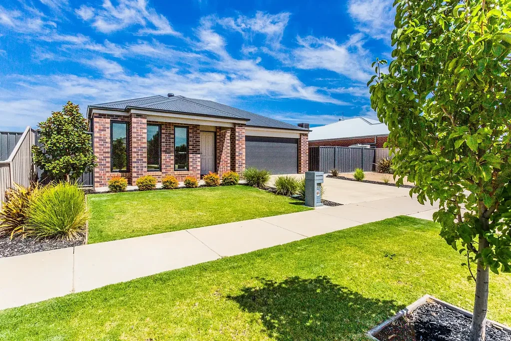 Modern Family Living in Popular West Echuca Estate