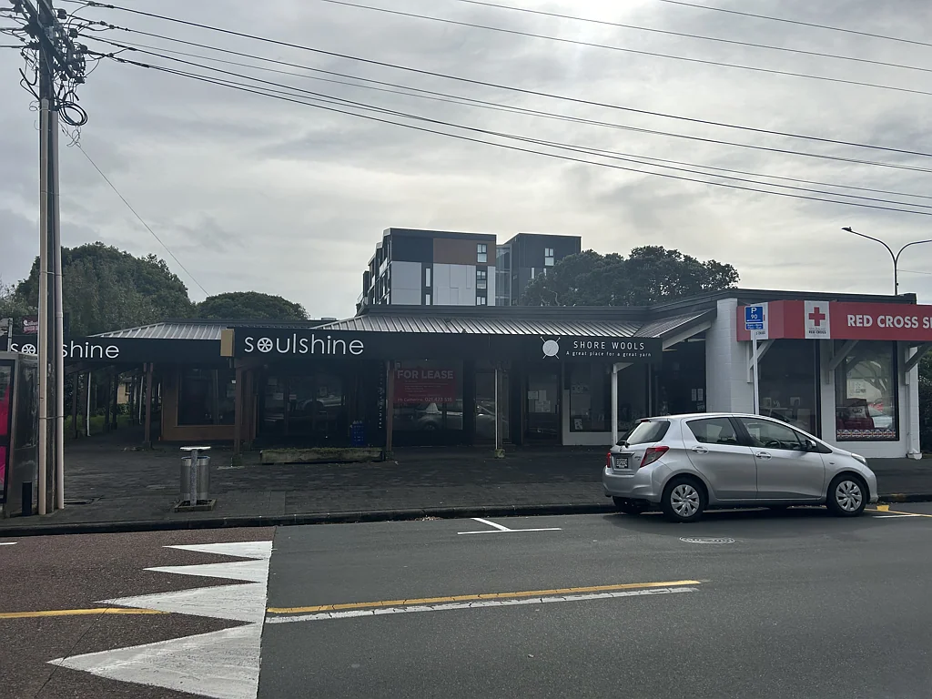Browns Bay Affordable retail opportunity
