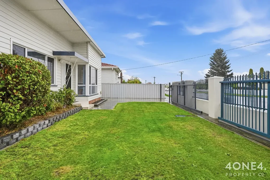 Glenorchy 3ਬੈੱਡਰੂਮ Immaculately Maintained Home with Versatile Workshop & Self-Contained Space