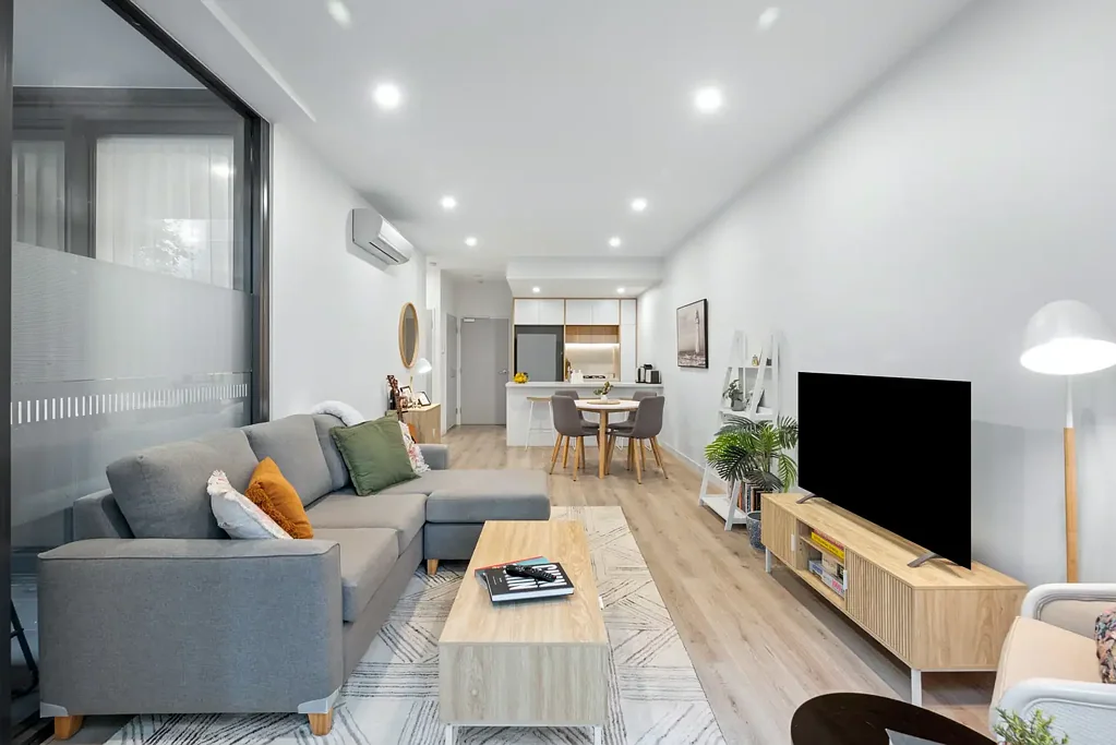 MODERN GROUND FLOOR APARTMENT!