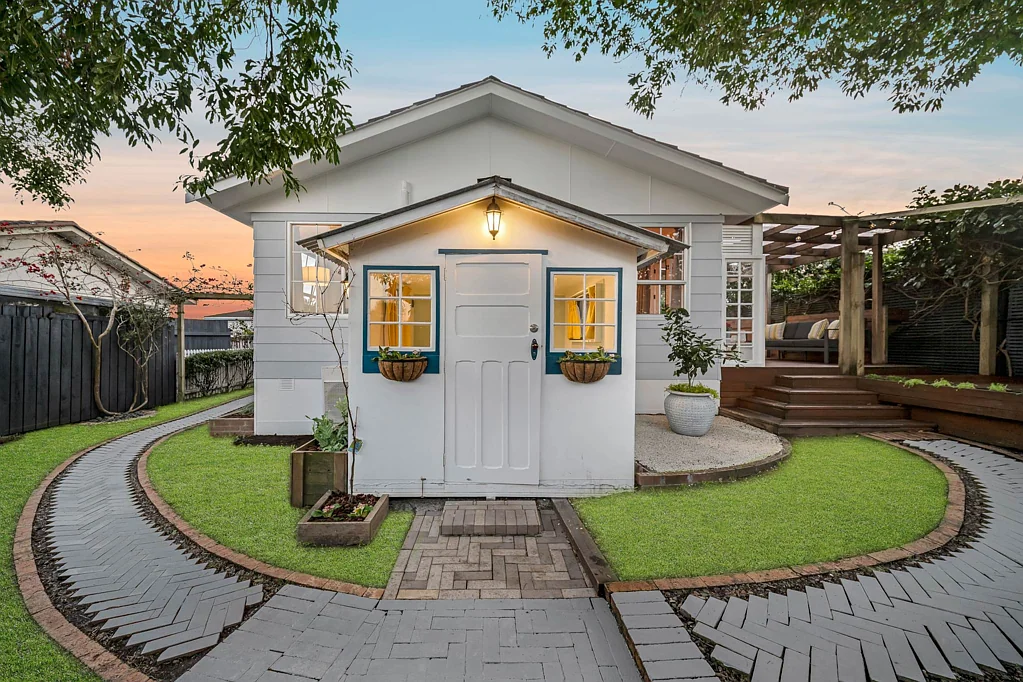 Henderson 4कमरा First Home Dream Starts Here with a 4 plus 1