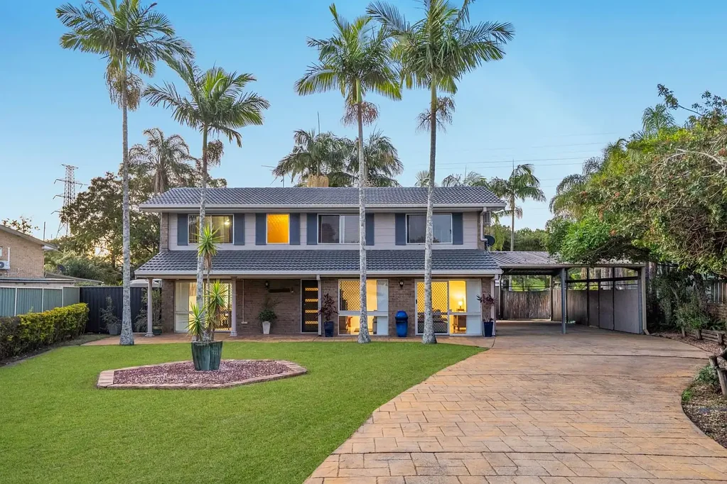 Mount Warren Park 4ห้องนอน Spacious Family Oasis with Poolside Entertaining on 1100m² Block