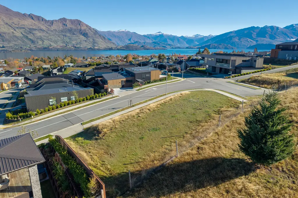 Wanaka Prime section with views and development potential
