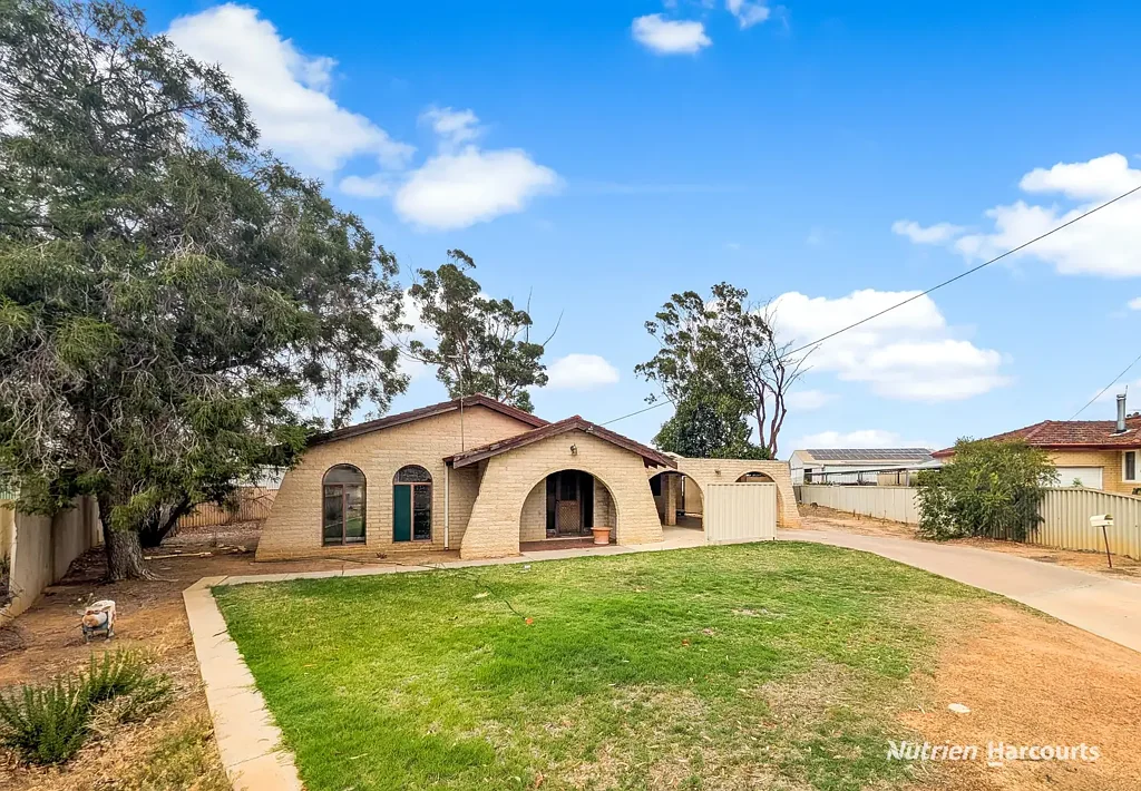 6 Buller Road, Bruce Rock, WA 6418