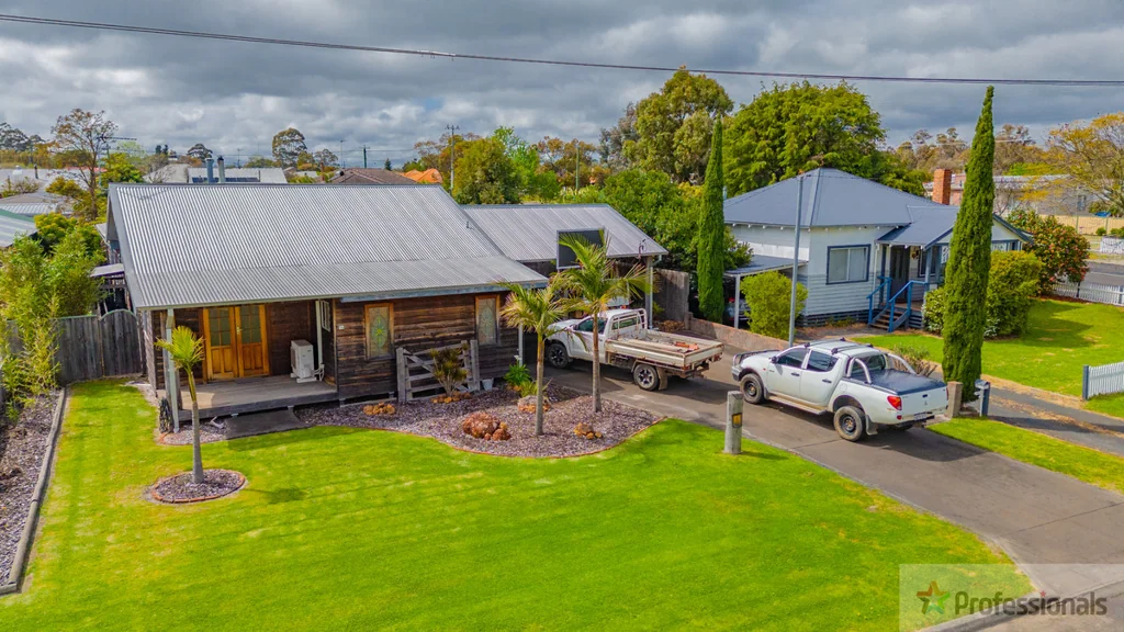 Manjimup 4Kwarto RESORT STYLE LIVING!