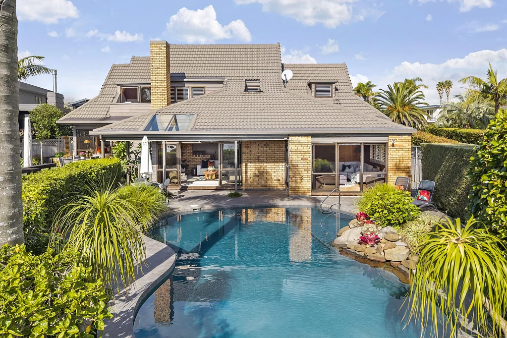 Half Moon Bay 4침실 Resort-style living with water views
