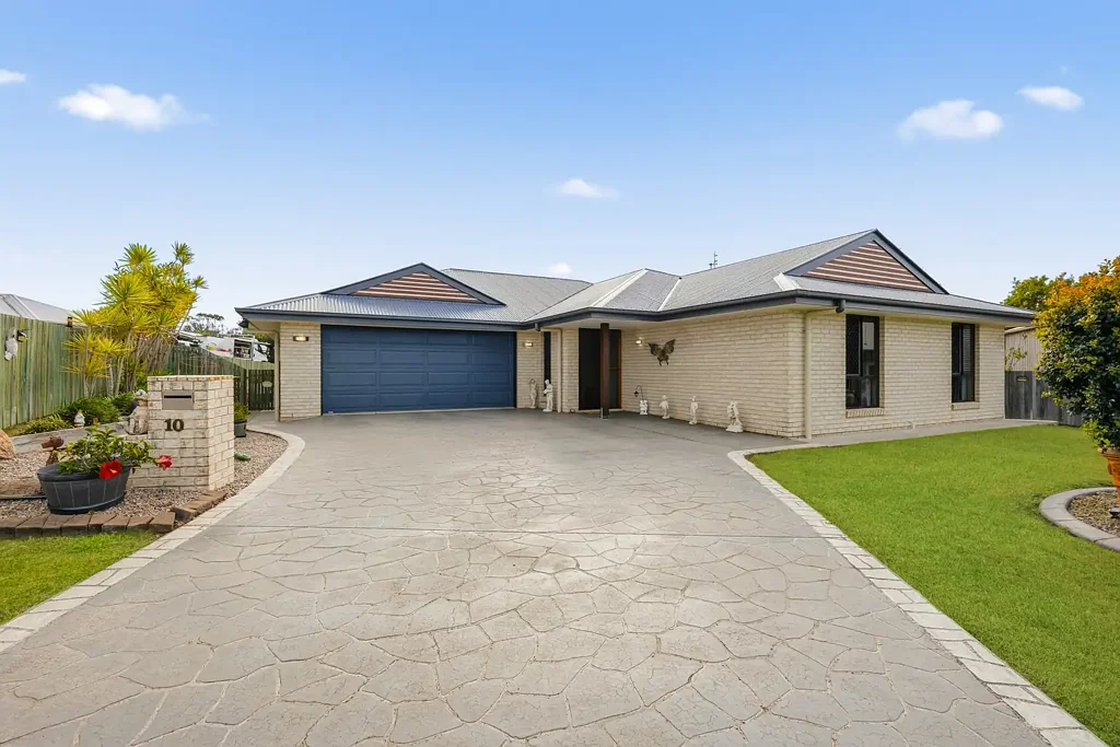 Jones Hill 4房  A family home built for long afternoons and quiet nights